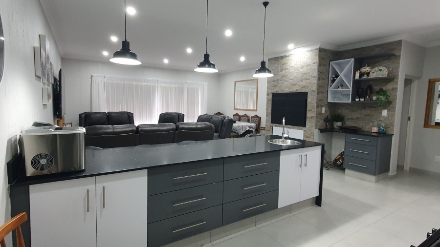 3 Bedroom Property for Sale in Dana Bay Western Cape
